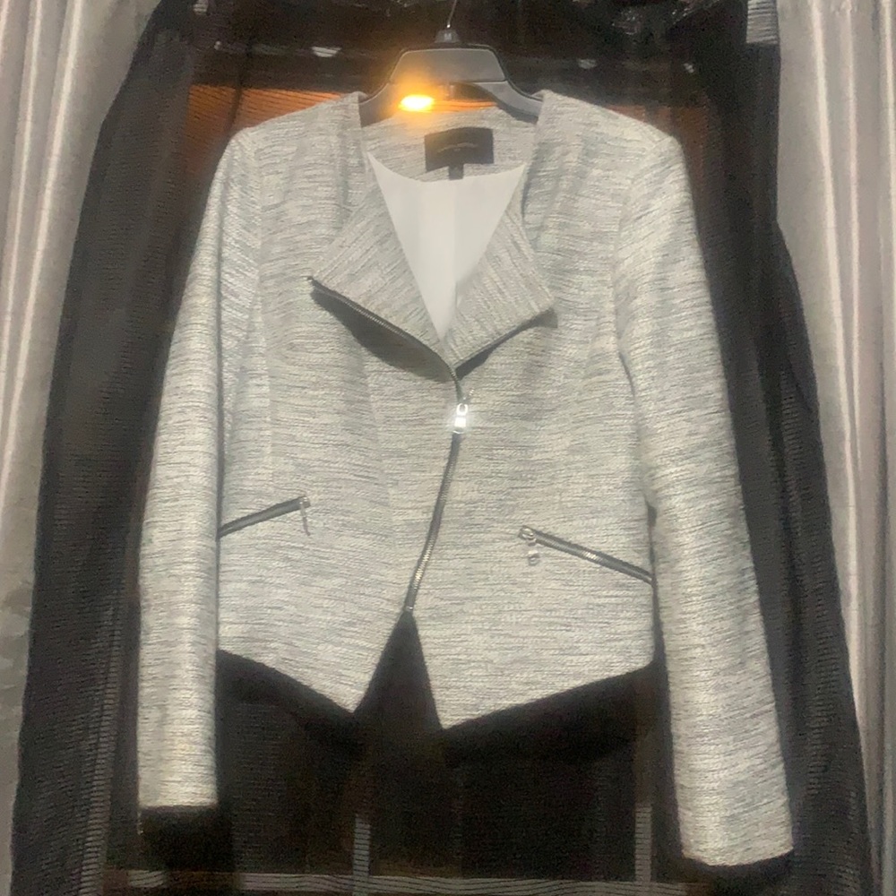 Banana Republic,Short suit jacket,sippers on sleeves cuffs, sipper pockets